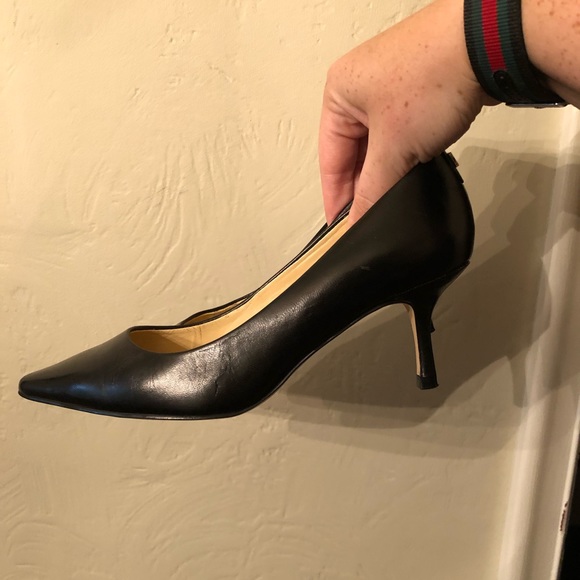 Ivanka Trump Black leather pumps (heels) - Picture 5 of 7